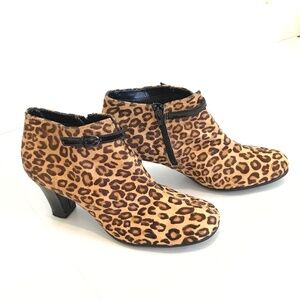 AEROSOLES Leopard Calf Hair Ankle Boots Booties Patrole Car Women’s Size 8.5